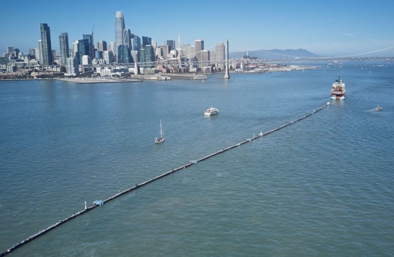 Pulizia oceano dalla plastica