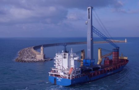 Lorenzini nuova gru Livorno, la gru più grande d'Europa è arrivata al Terminal Lorenzini