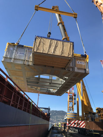 Tarros Imbarco eccezionale Project cargo / Maxi magnete di oltre 200 tonnellate imbarcato a La Spezia