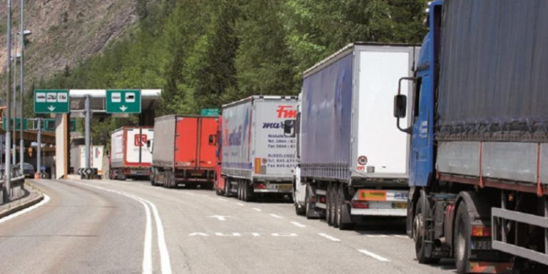 Fila camion Brennero