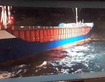 Nave scogli 1 Bocche di Bonifacio, nave si incaglia sugli scogli - Ennesimo incidente, necessario il pilotaggio marittimo
