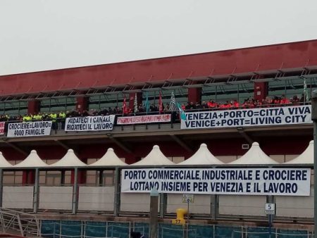 Venezia 51 Venezia, la città senza il porto muore - La manifestazione sui canali e il convegno (FOTO)