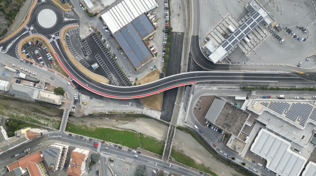 Vado Ligure, in funzione la nuova viabilità, separa il traffico portuale da quello urbano