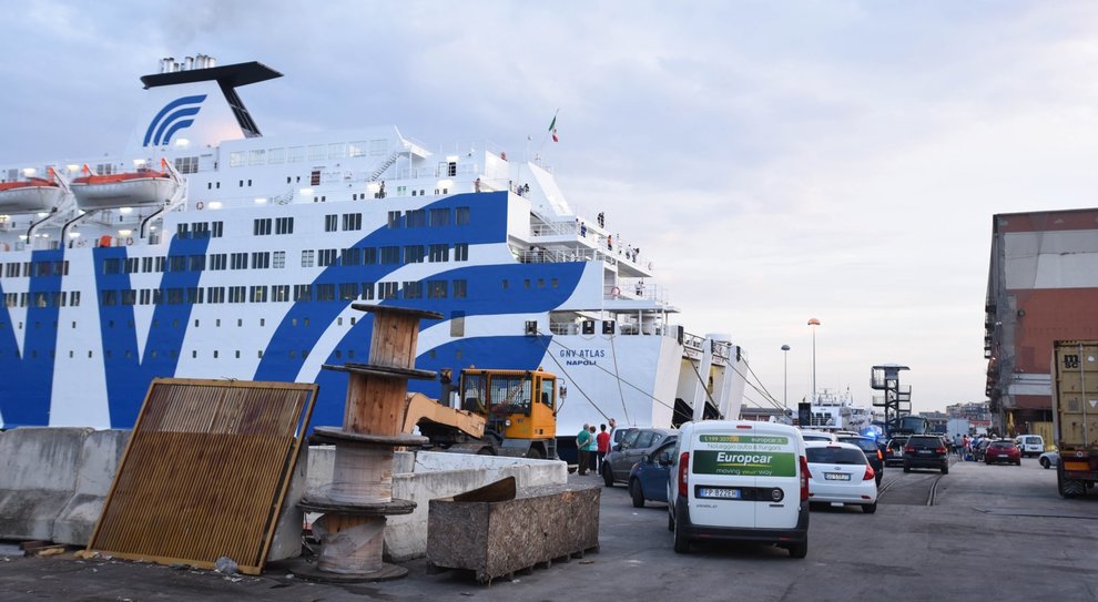 Incidente nel porto di Napoli a bordo di Gnv Antares, il cordoglio della compagnia