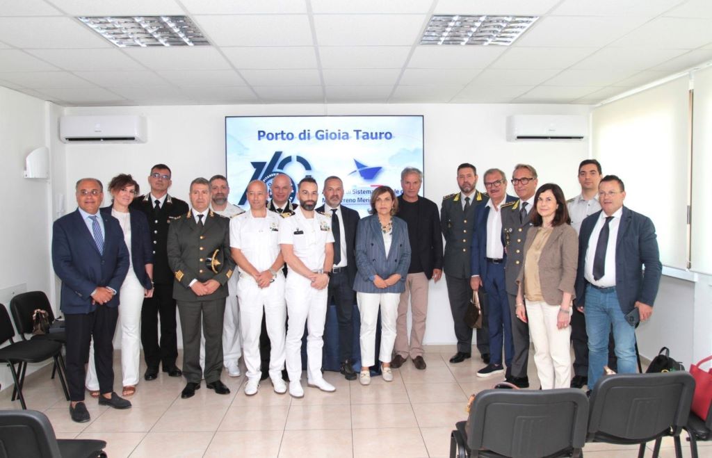 Andrea Agostinelli delegazione Delegazione istituzionale vibonese in visita al porto di Gioia Tauro