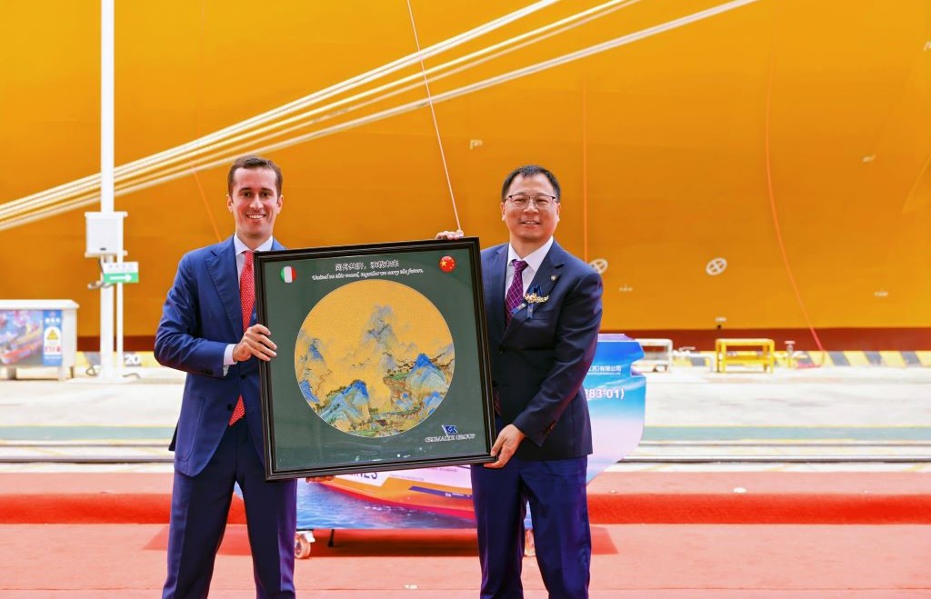Luigi Pacella Grimaldi and Zhong Hua Mei CMHI General Manager 2 Grimaldi, battesimo in Cina per "Grande Shanghai" prima car carrier ammonia ready