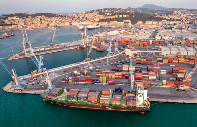 Ancona darsena commerciale