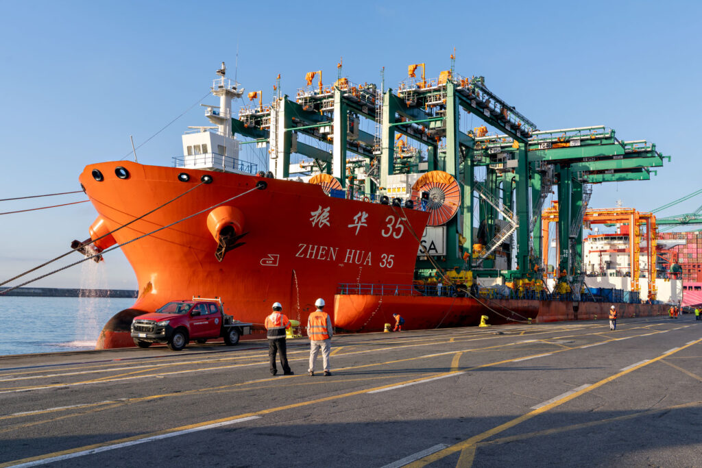 PSA GENOVA PRA nuove gru elettrice E RTG 2 LE FOTO - Approdano a PSA Genova Pra' sei nuove gru di piazzale E-RTG 100% elettriche