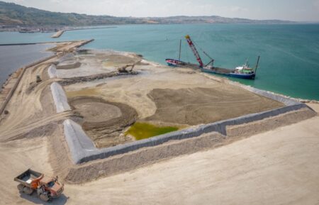 Via libera alla variante migliorativa per la banchina 27 del porto di Ancona
