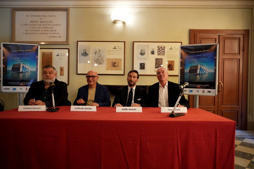 Tavoli relatori conferenza stampa Torna "Tra Cielo e Mare" l'evento di solidarietà di Moby e Il Tirreno per celebrare la cultura del gusto