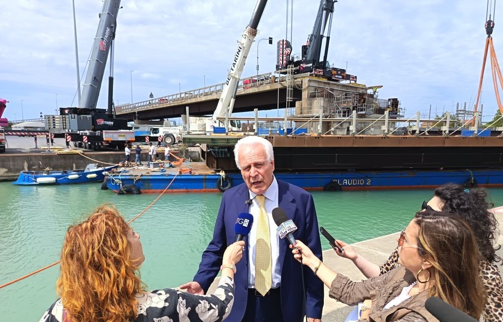 Giani Ponte Mobile 3 FOTO/ Ricollocato il ponte mobile sulla Fi-Pi-Li, Giani: «Prima possibile quello sullo Scolmatore»