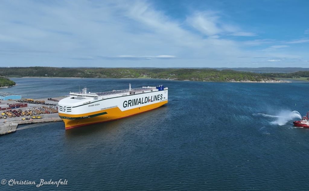 Naming Grande Svezia 1 Gruppo Grimaldi, battezzata a Wallhamn la "Grande Svezia", nuova car carrier ammonia ready